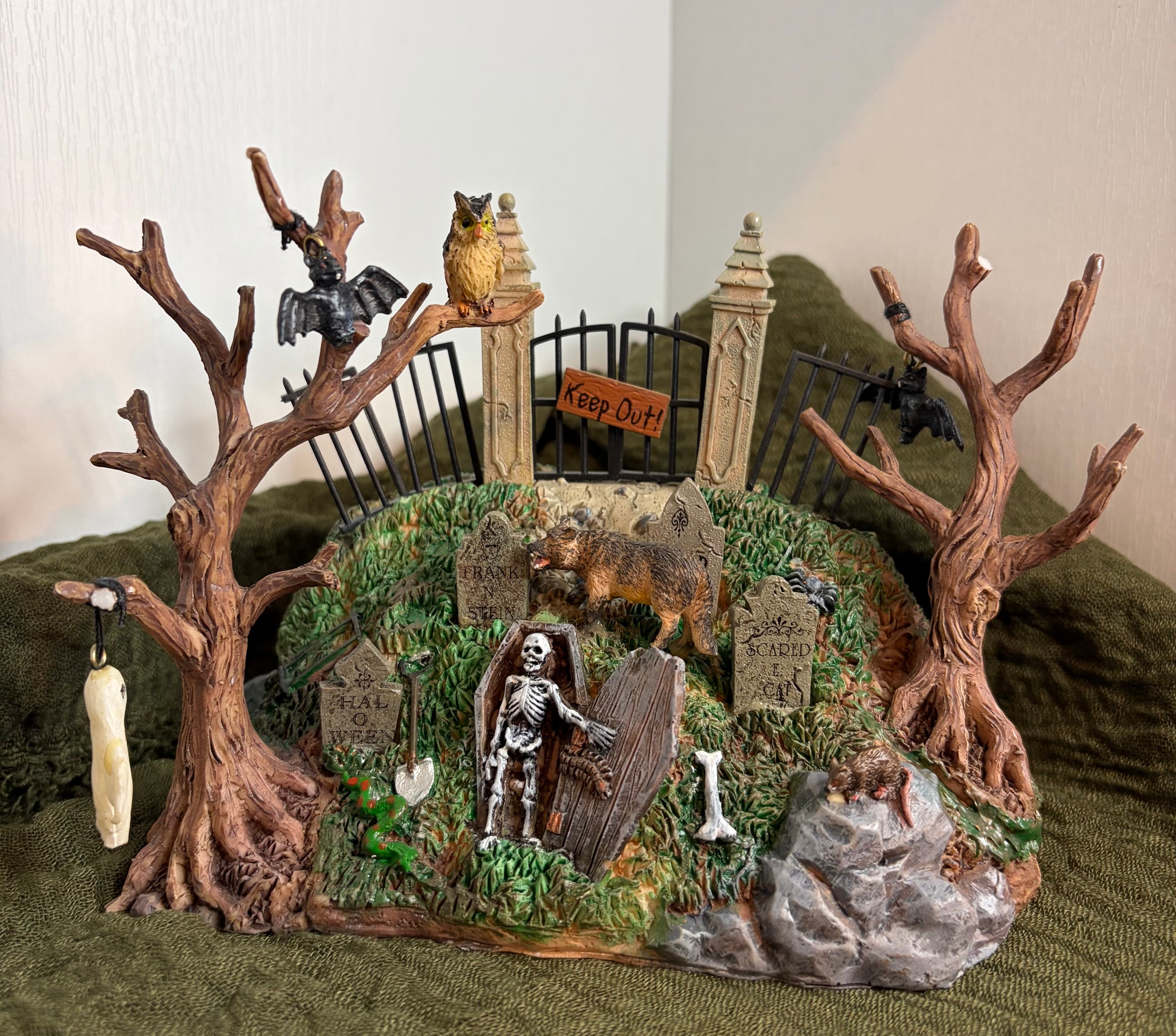 Lemax Spooky Town Spooky Knoll
