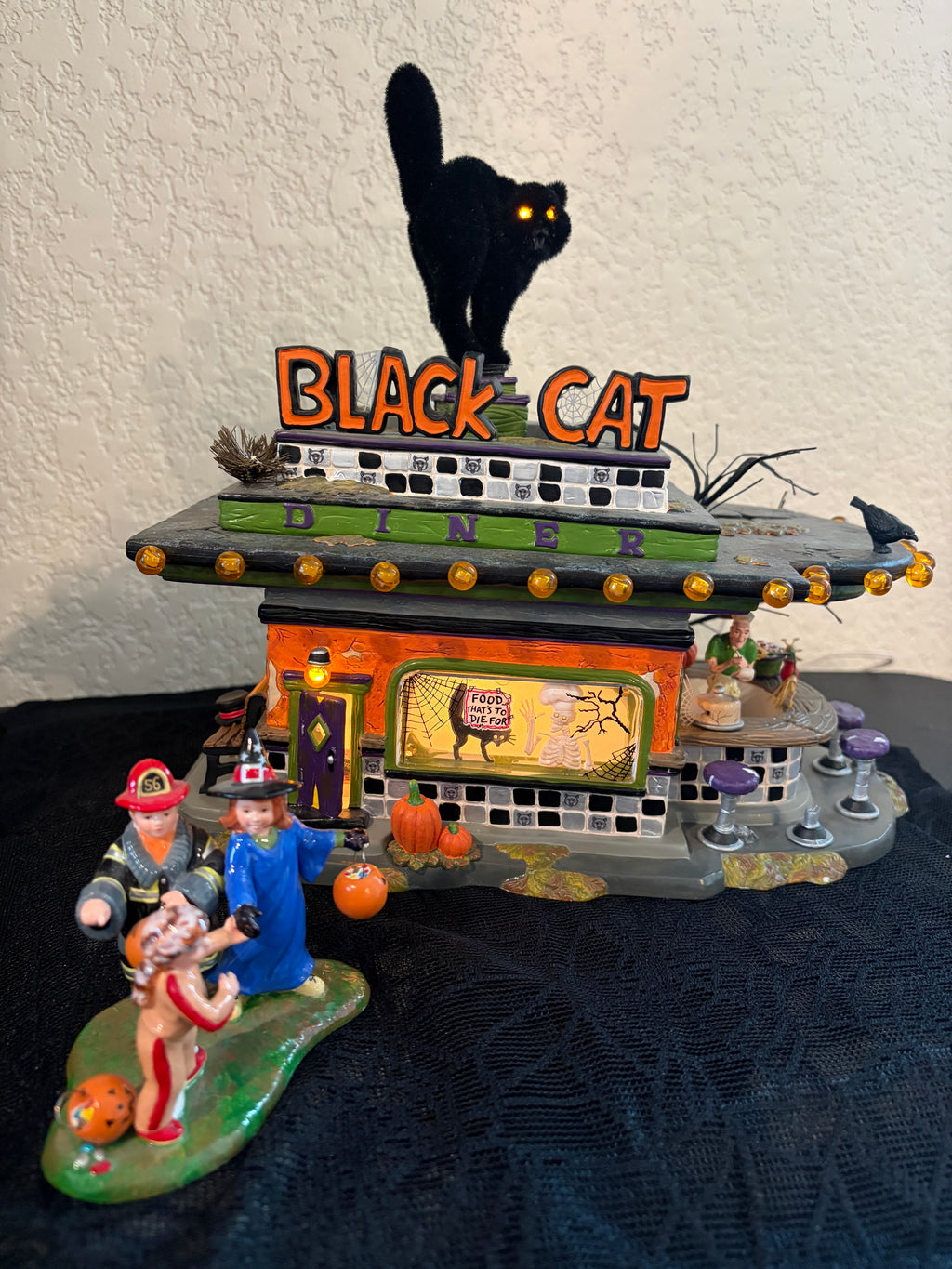 Dept 56 Black Cat Diner