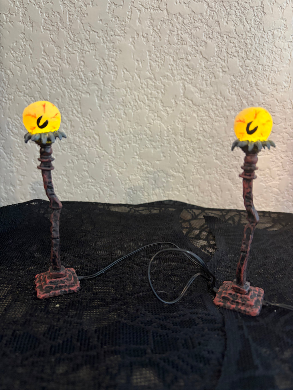 Dept 56 Eyeball Street Lights