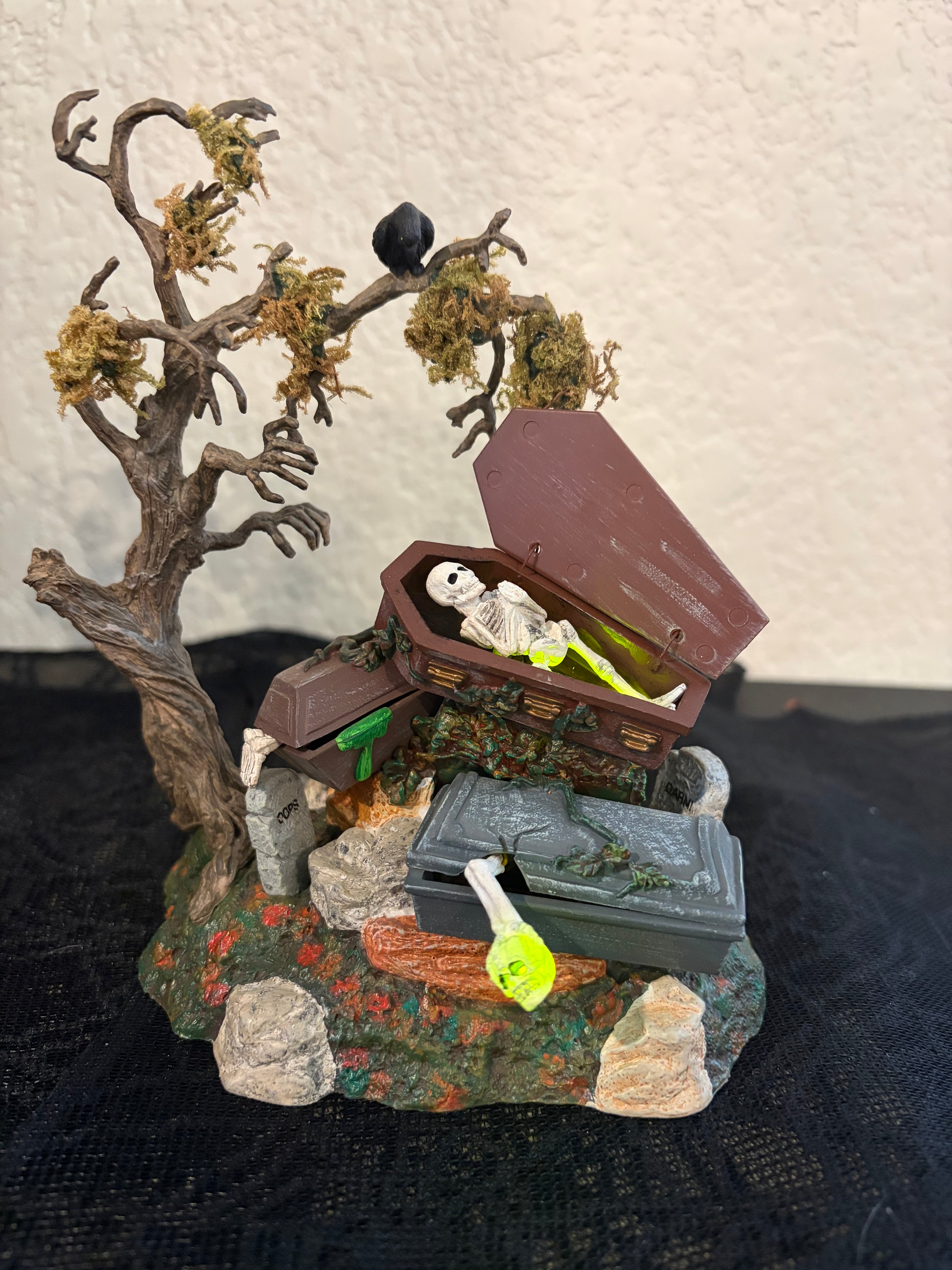 Dept 56 Animated Haunted Graveyard
