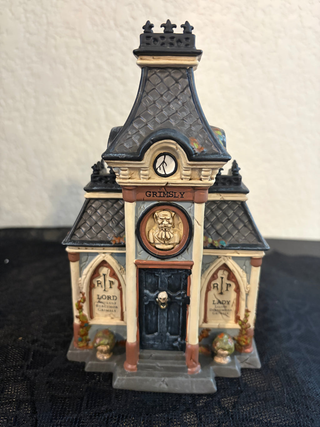 Dept 56 Grimsly's Family Crypt