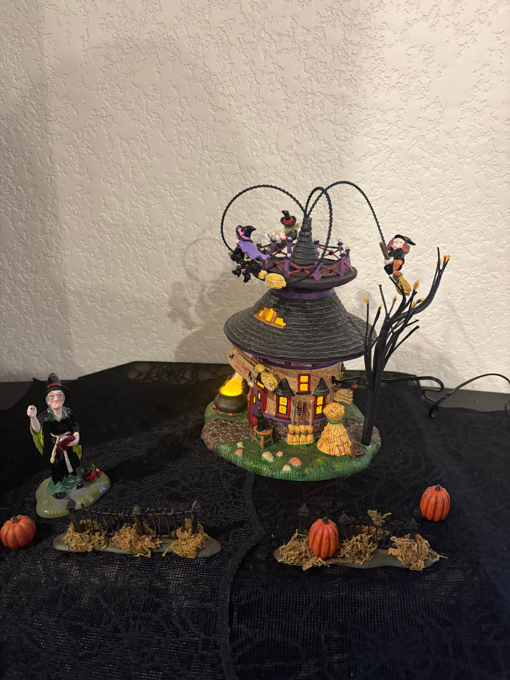 Dept 56 Witch Way? Flight School Gift Set