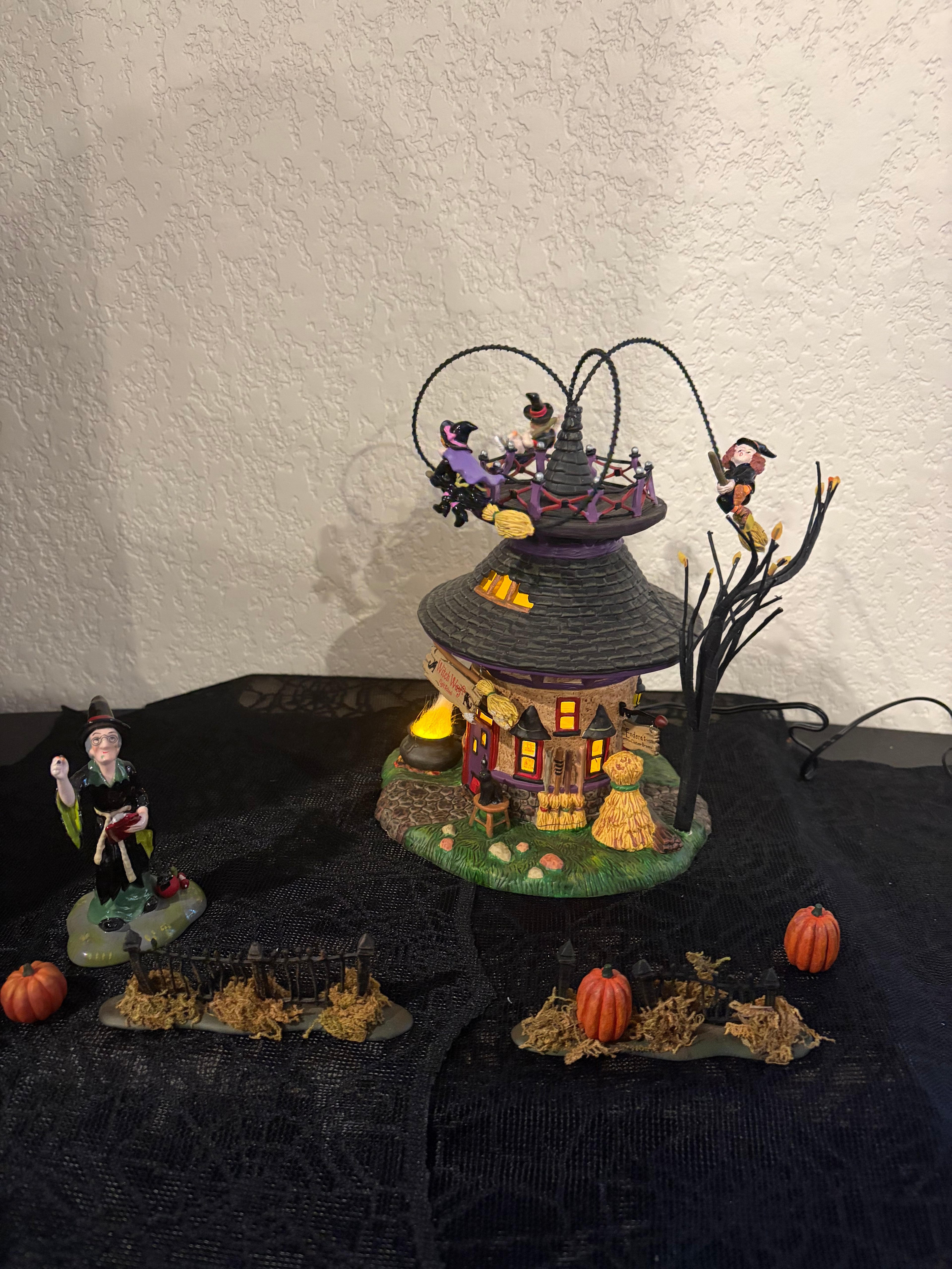 Dept 56 Witch Way? Flight School Gift Set
