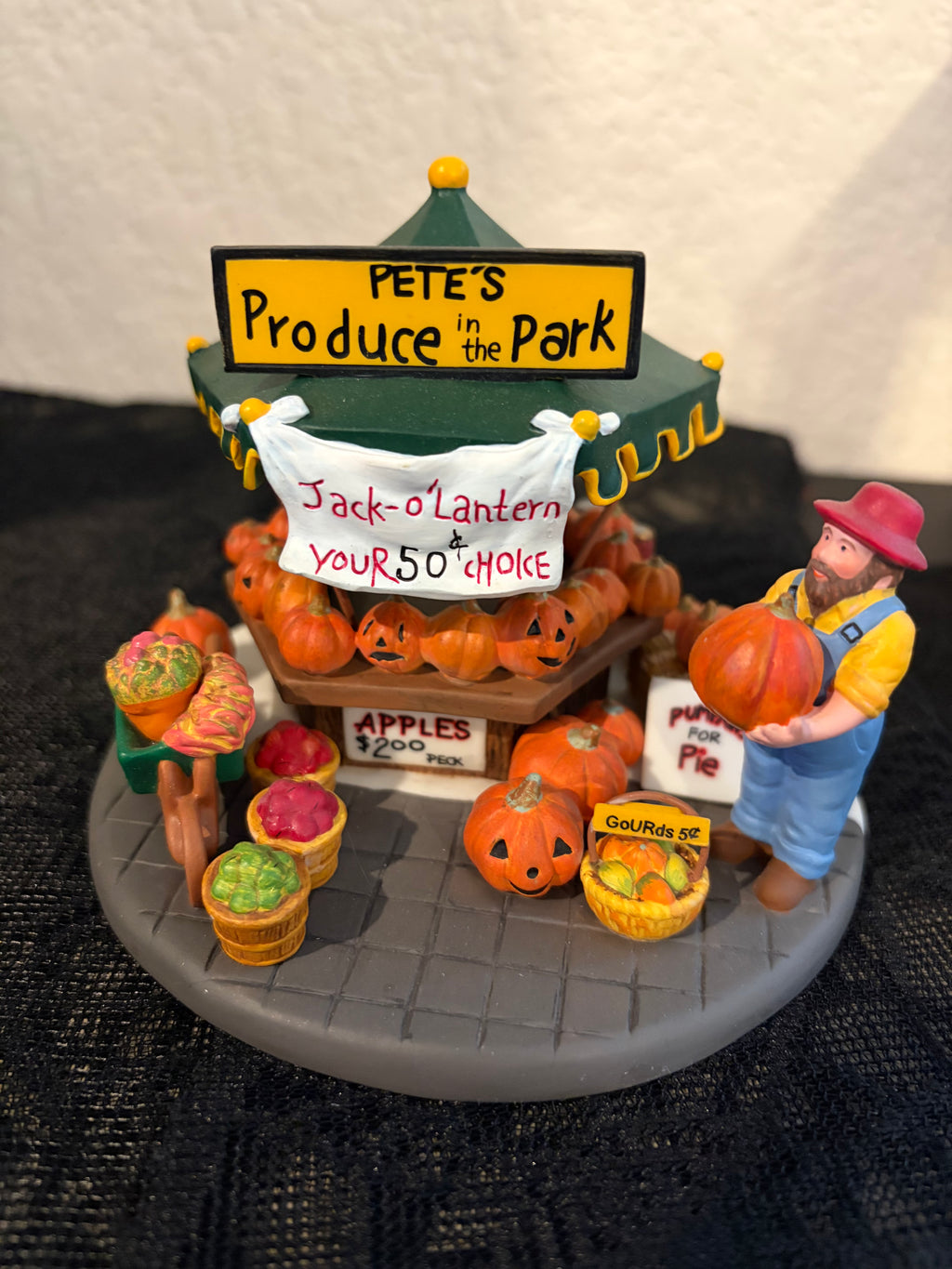Dept 56 Pumpkins in the Park