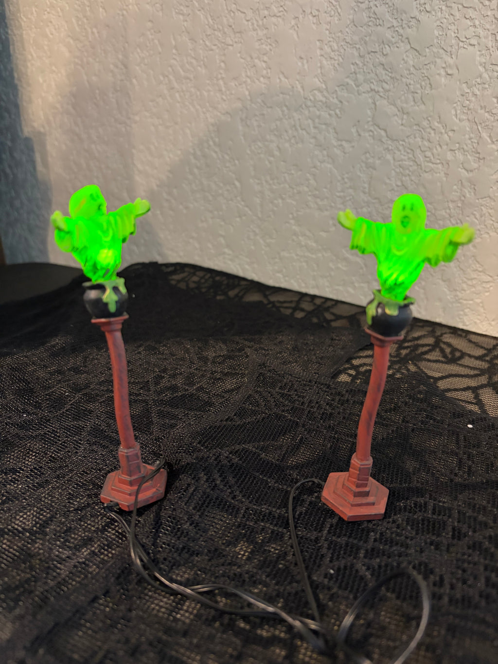 Dept 56 Ghostly Glow Street Lights