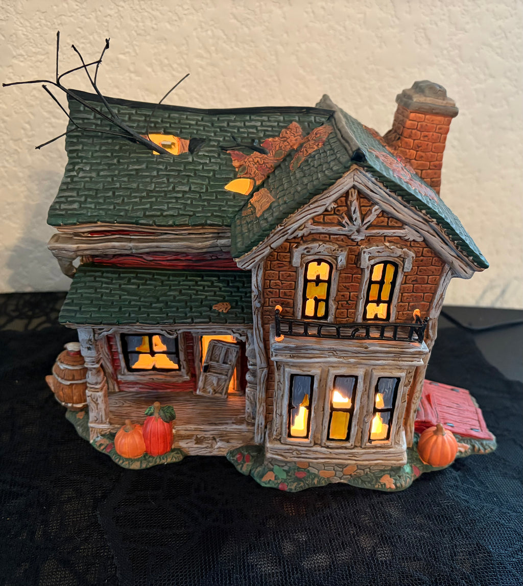 Dept 56 Screech Owl Farmhouse