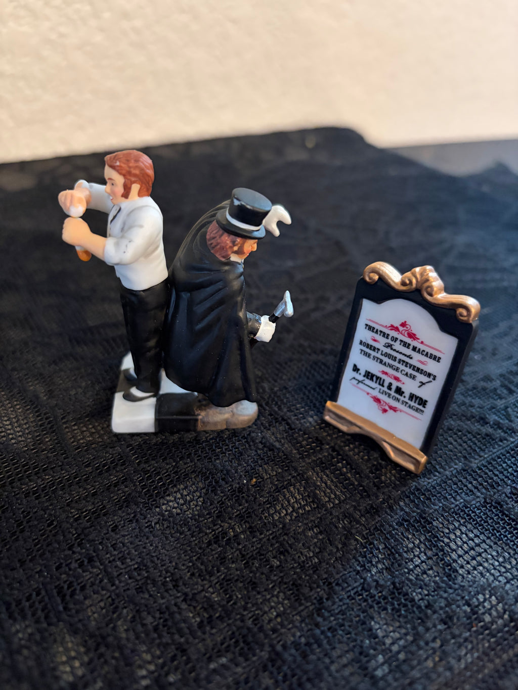Dept 56 The Strange Case of Dr Jekyll & Mr. Hyde