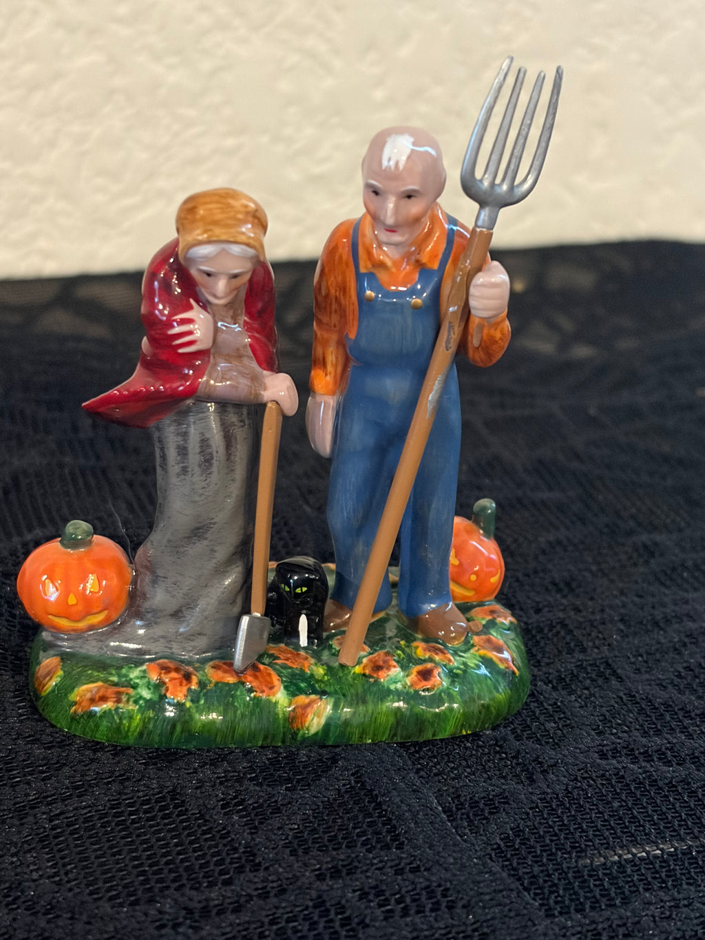 Dept 56 Strangers Beware
