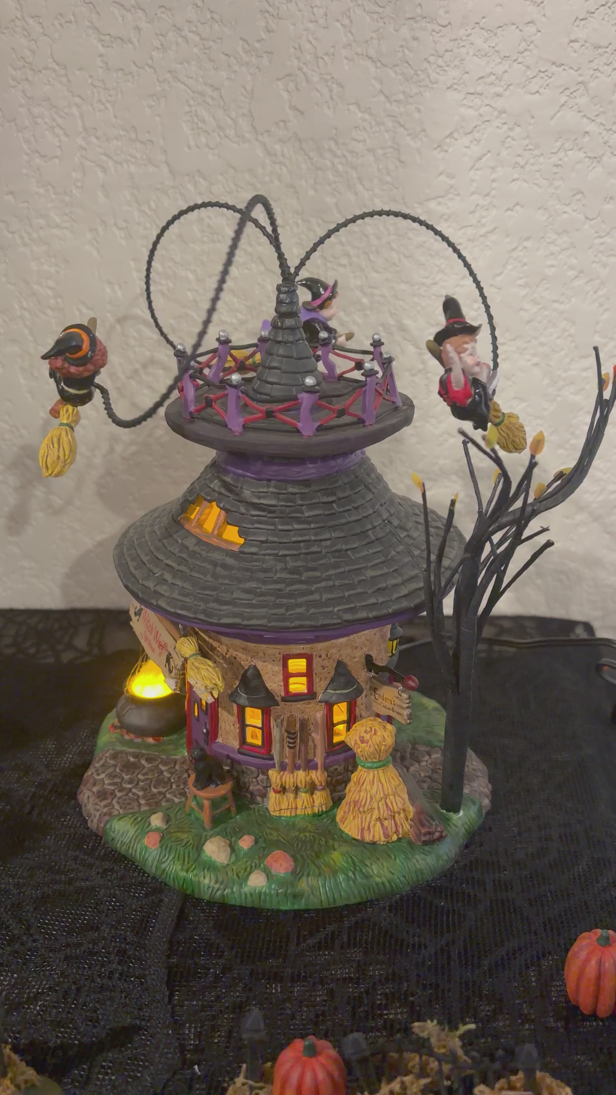 Dept 56 Witch Way? Flight School Gift Set