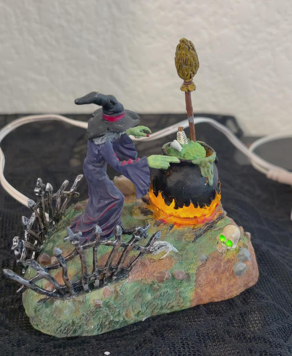 Dept 56 Animated Hocus Pocus Witch